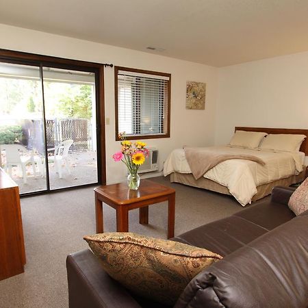 Volcano Pioneer Inn & Suites מראה חיצוני תמונה