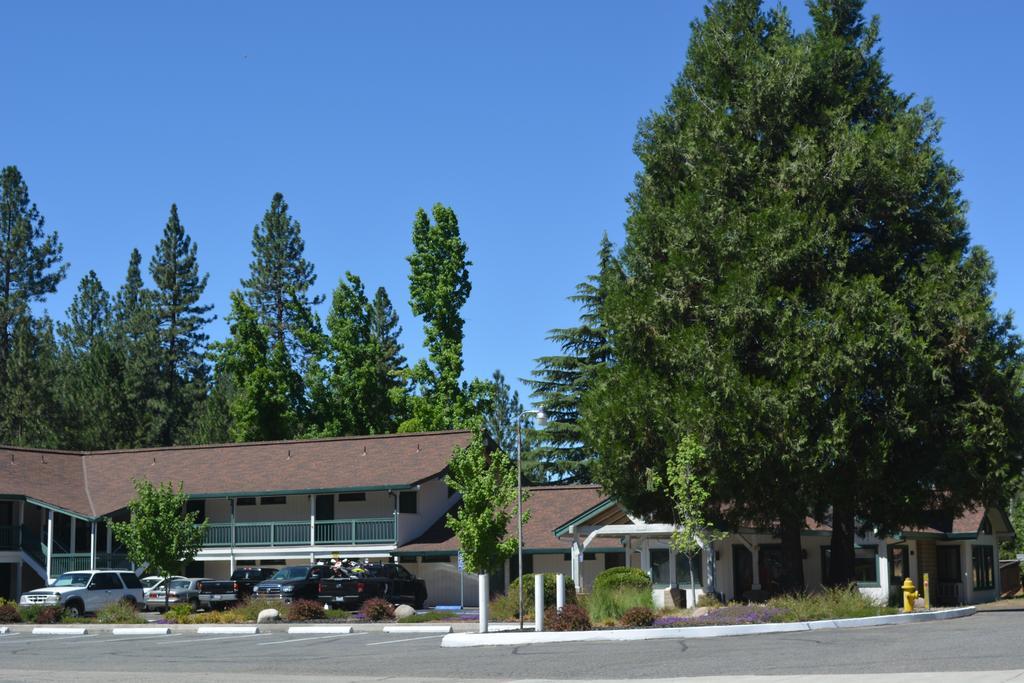 Volcano Pioneer Inn & Suites מראה חיצוני תמונה