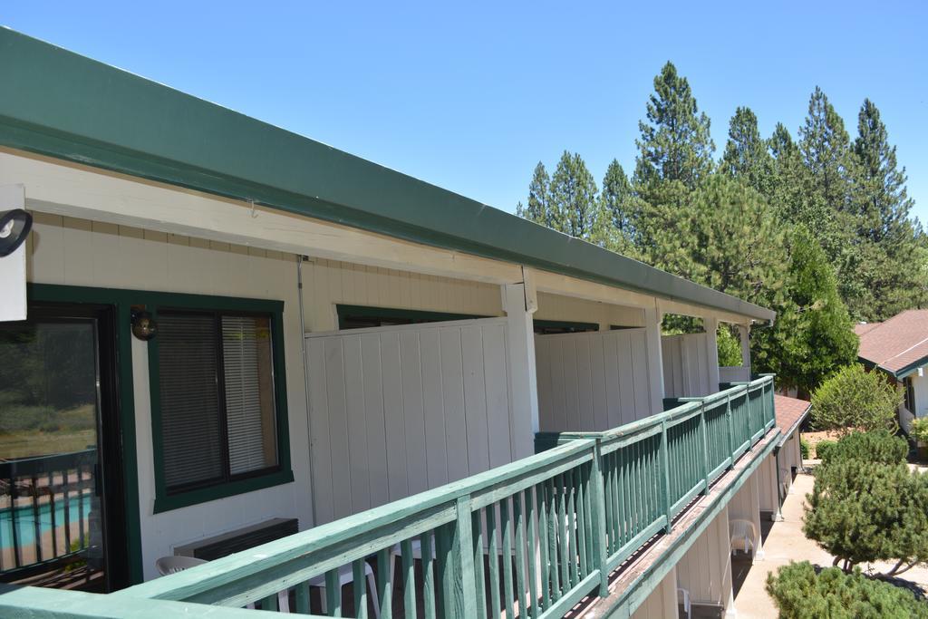 Volcano Pioneer Inn & Suites מראה חיצוני תמונה