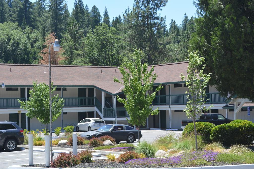 Volcano Pioneer Inn & Suites מראה חיצוני תמונה