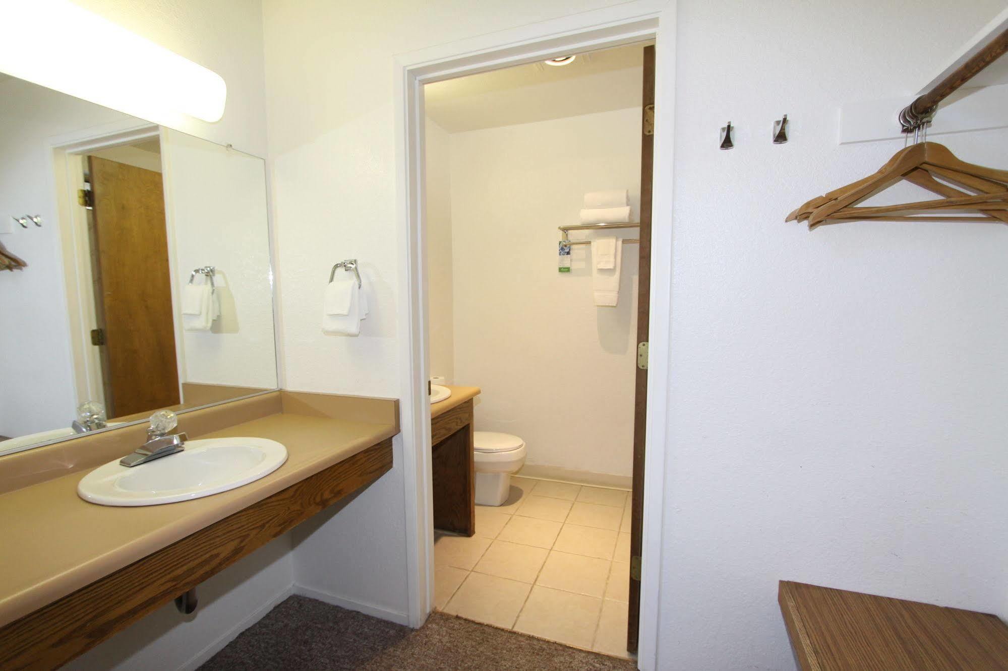 Volcano Pioneer Inn & Suites מראה חיצוני תמונה