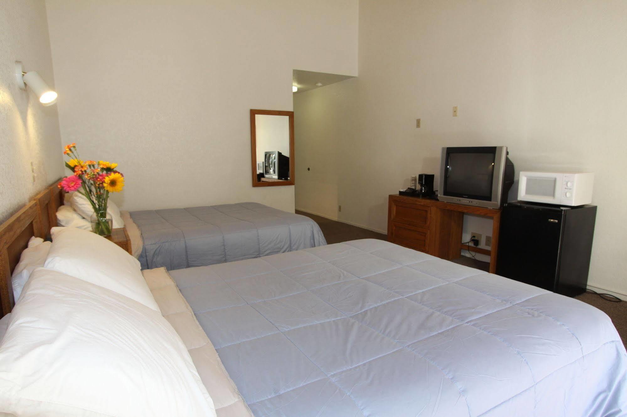 Volcano Pioneer Inn & Suites מראה חיצוני תמונה