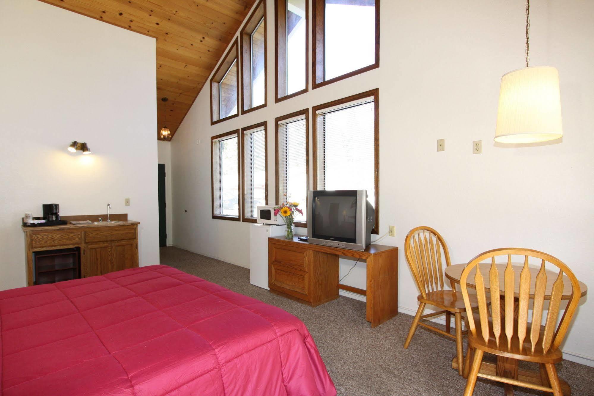 Volcano Pioneer Inn & Suites מראה חיצוני תמונה